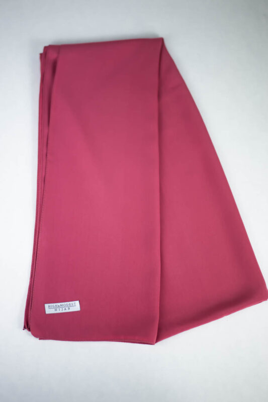 Medina Silk Hijab Berry – stilvoller & atmungsaktiver Hijab für feminine Looks
